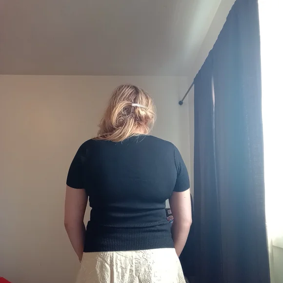 RW&CO. Black Ribbed V-Neck Button-Up Top - Picture 3 of 7